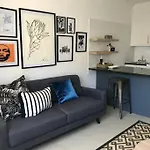 Modern 1-Bedroom In Vibey Sea Point, Cape Town