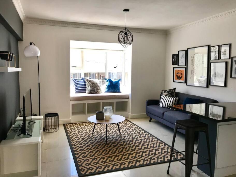 Apartment Modern 1-bedroom In Vibey Sea Point, Cape Town