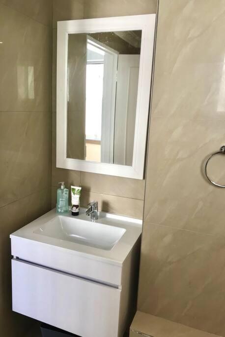Modern 1-bedroom In Vibey Sea Point, Apartment